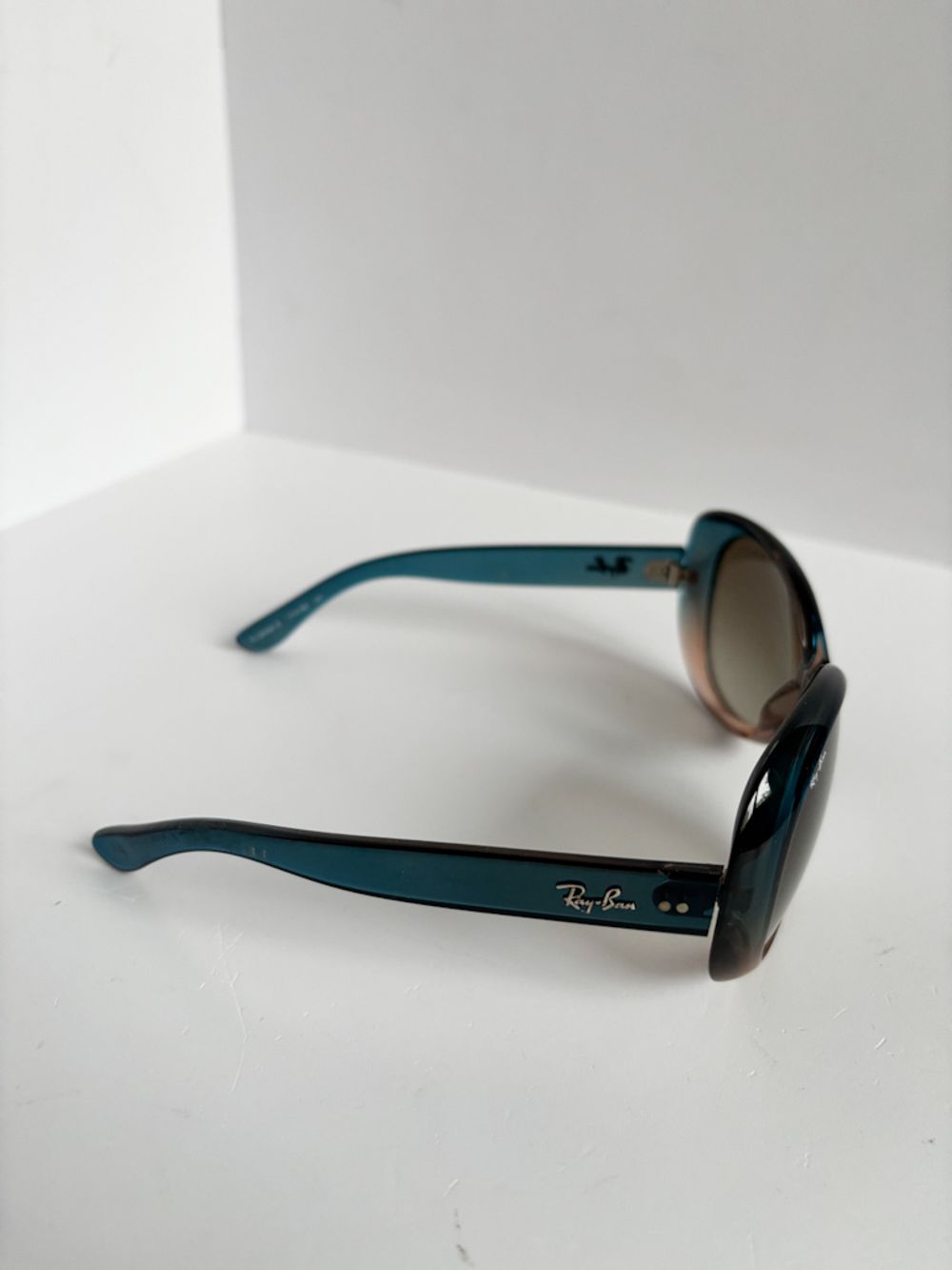 Солнцезащитные очки Ray-Ban