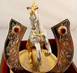 Конь с подковой "На удачу"  (Златоуст) с фианитами