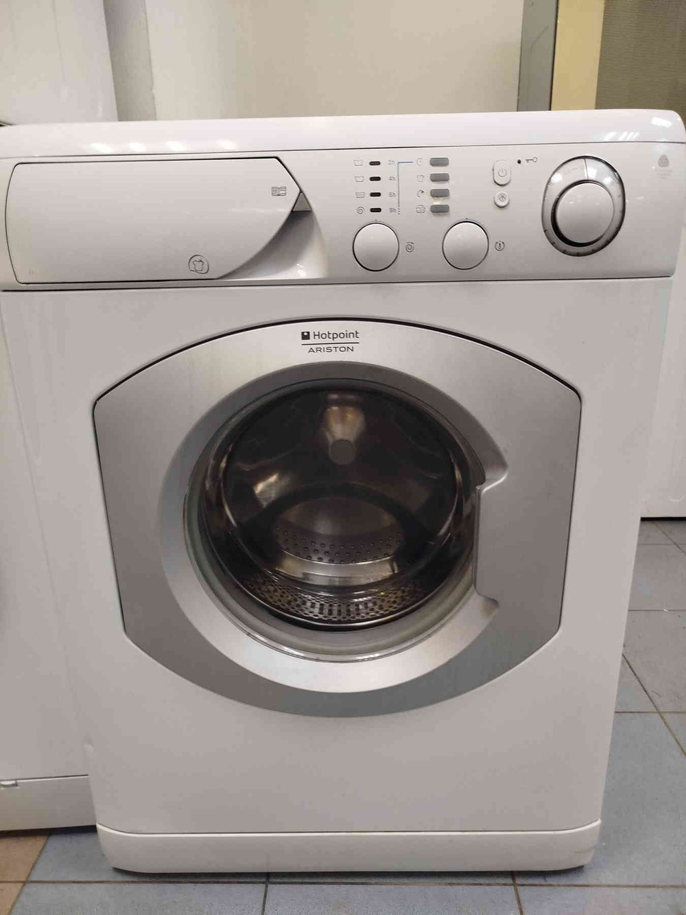 Стиральная машина Hotpoint Ariston 5 кг ARSF105 б/у