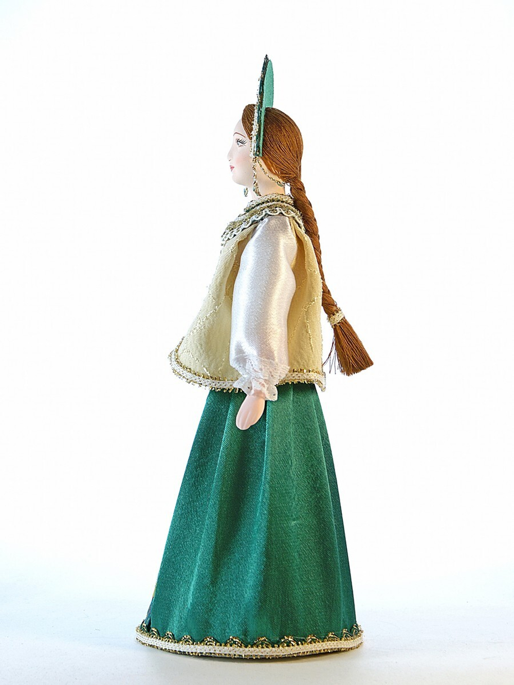 Кукла коллекционная в праздничном девичьем костюме