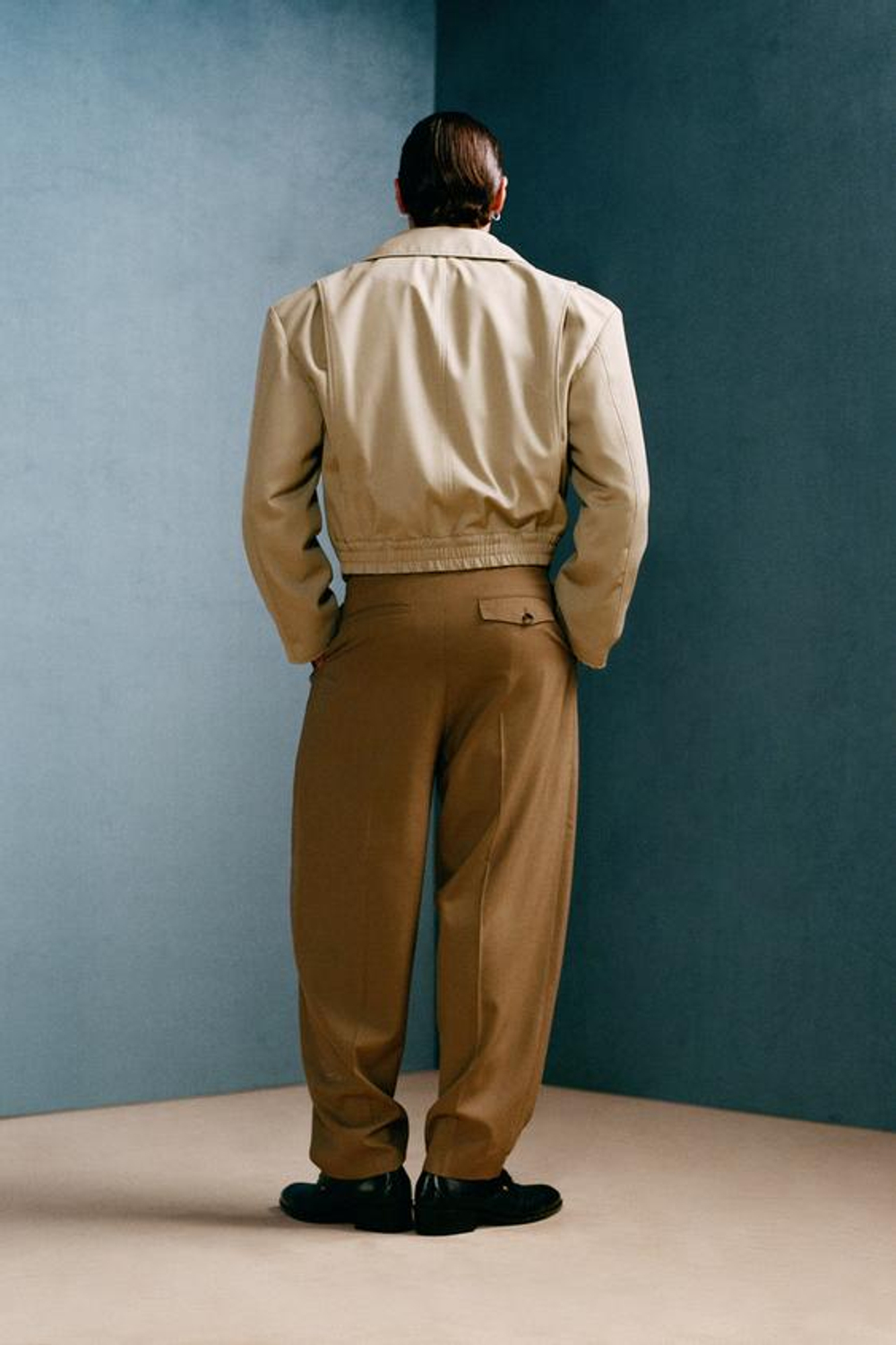 ZARA X WILLY CHAVARRIA ПЛИССИРОВАННЫЕ КОСТЮМНЫЕ БРЮКИ, ЦВЕТ ВЕРБЛЮЖЬЕЙ ШЕРСТИ