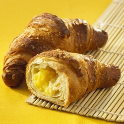 Круассан с заварным кремом и с лимоном Delifrance