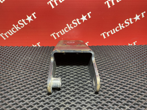 Кронштейн амортизатора переднего