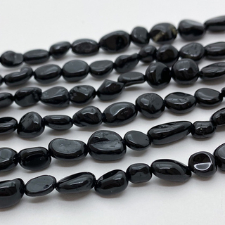 Шерл бусины (черный турмалин), галтовка, размер около 5-8 мм, цена за нить 39 см