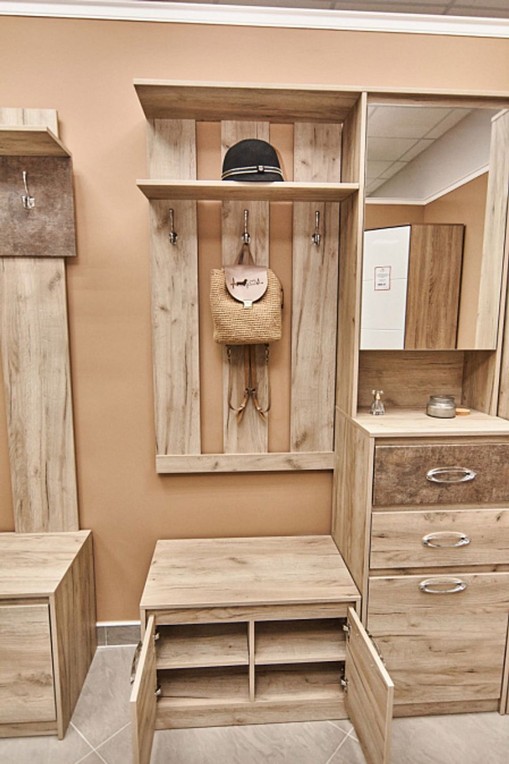 Дакота Тумба вешалки