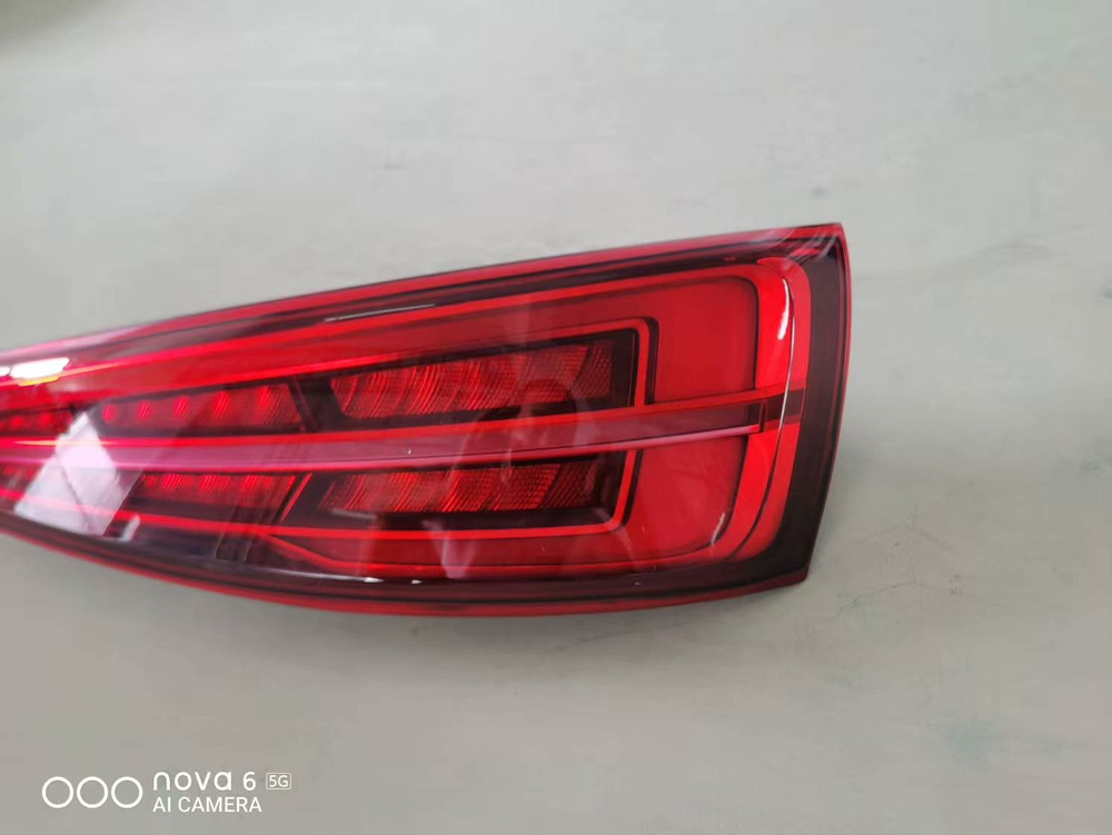 Задний фонарь (левый или правый) Audi Q3 2016-2018, оригинальный,