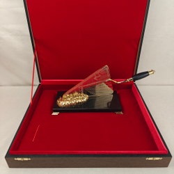 Подарок строителю "Мастерок" на долерите с фианитами