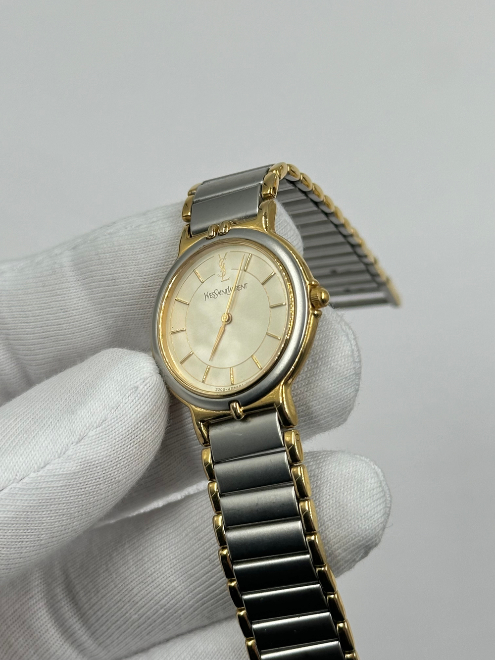 Часы Yves Saint Laurent