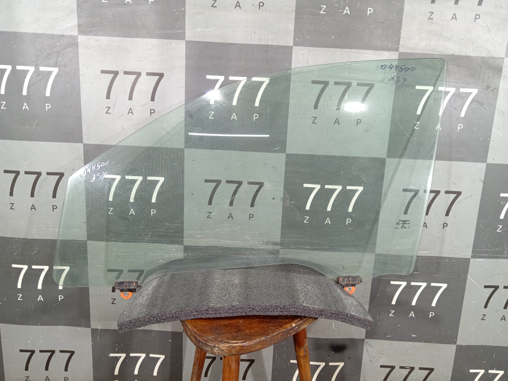 Стекло двери передней левой Mitsubishi ASX 10-нв Б/У Оригинал 5706A465