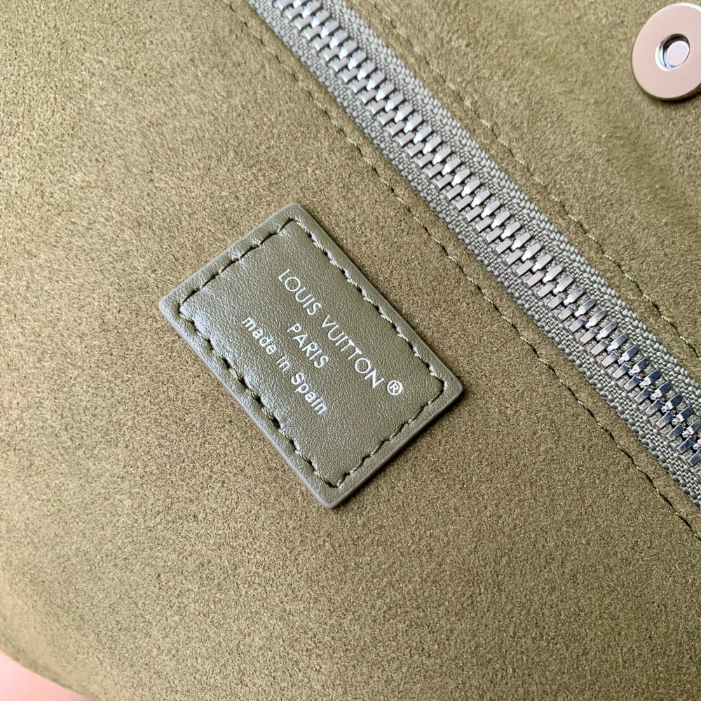 Louis Vuitton Carryall Vibe MM