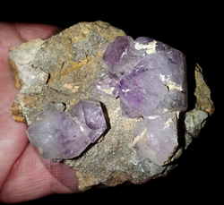 Сросток кристаллов аметиста (Карабаш) асс.