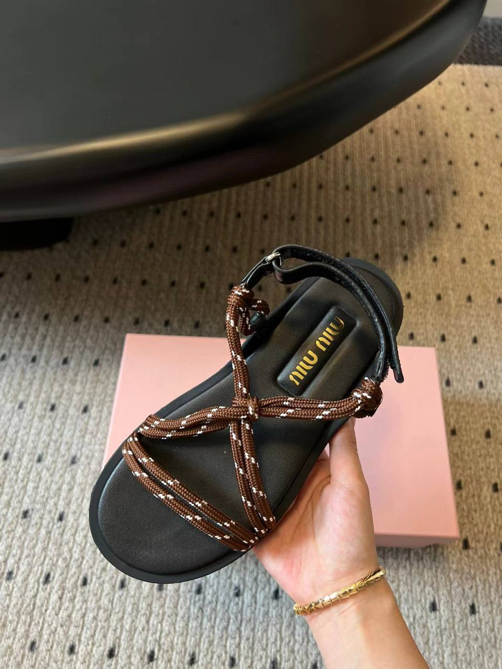 Женские сандалии Miu Miu коричневого цвета шнурованные