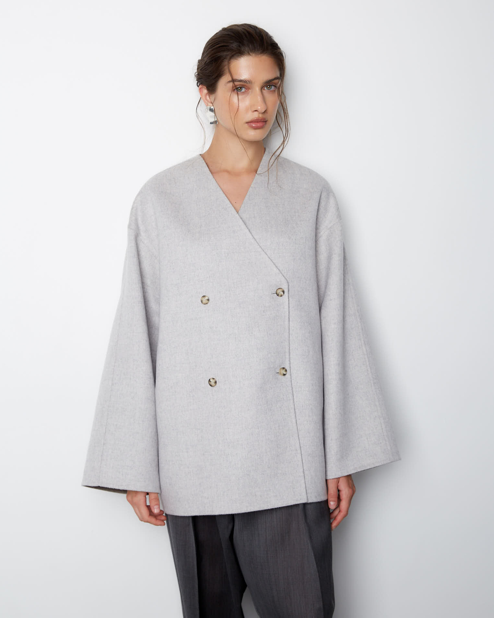 Полупальто и косынка двухсторонние из шерсти и шелка Лоро Пиана светло-серый/бежевый