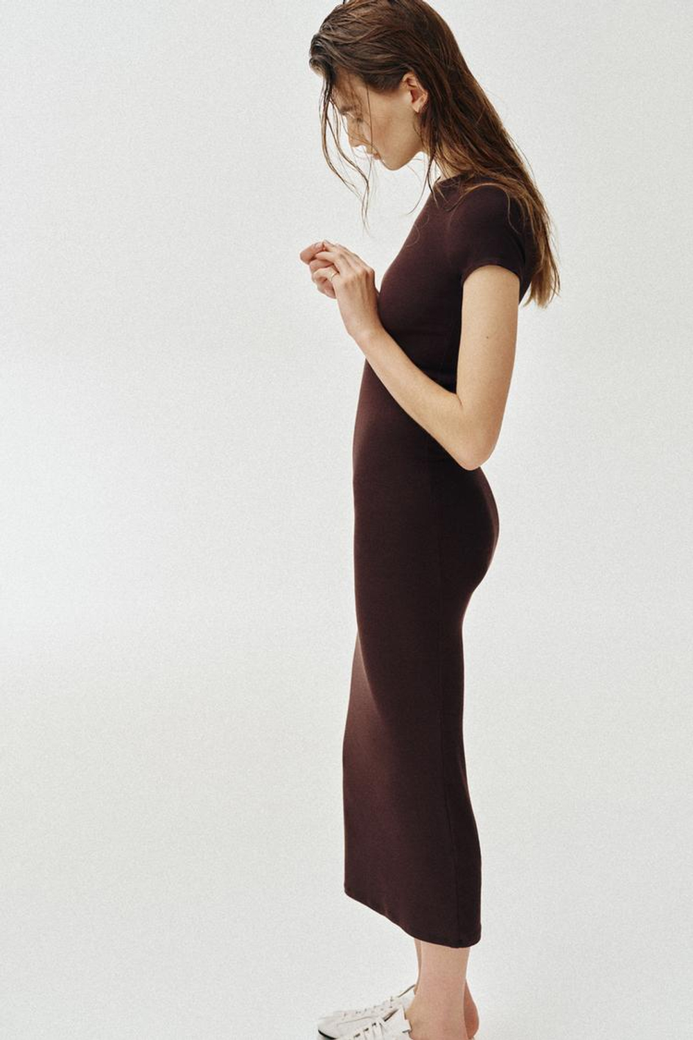 ZARA ДЛИННОЕ ПЛАТЬЕ С КОРОТКИМИ РУКАВАМИ, КОРИЧНЕВЫЙ