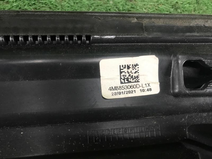 Накладка двери передняя правая Audi Q8 1 (2018-н.в.)