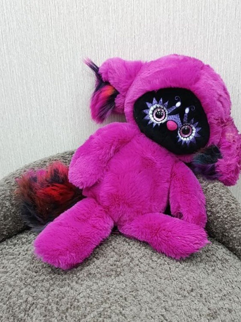 УЦЕНКА Мягкая игрушка Тёко (фуксия) (B1) 25см