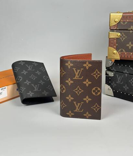 Обложка Louis Vuitton