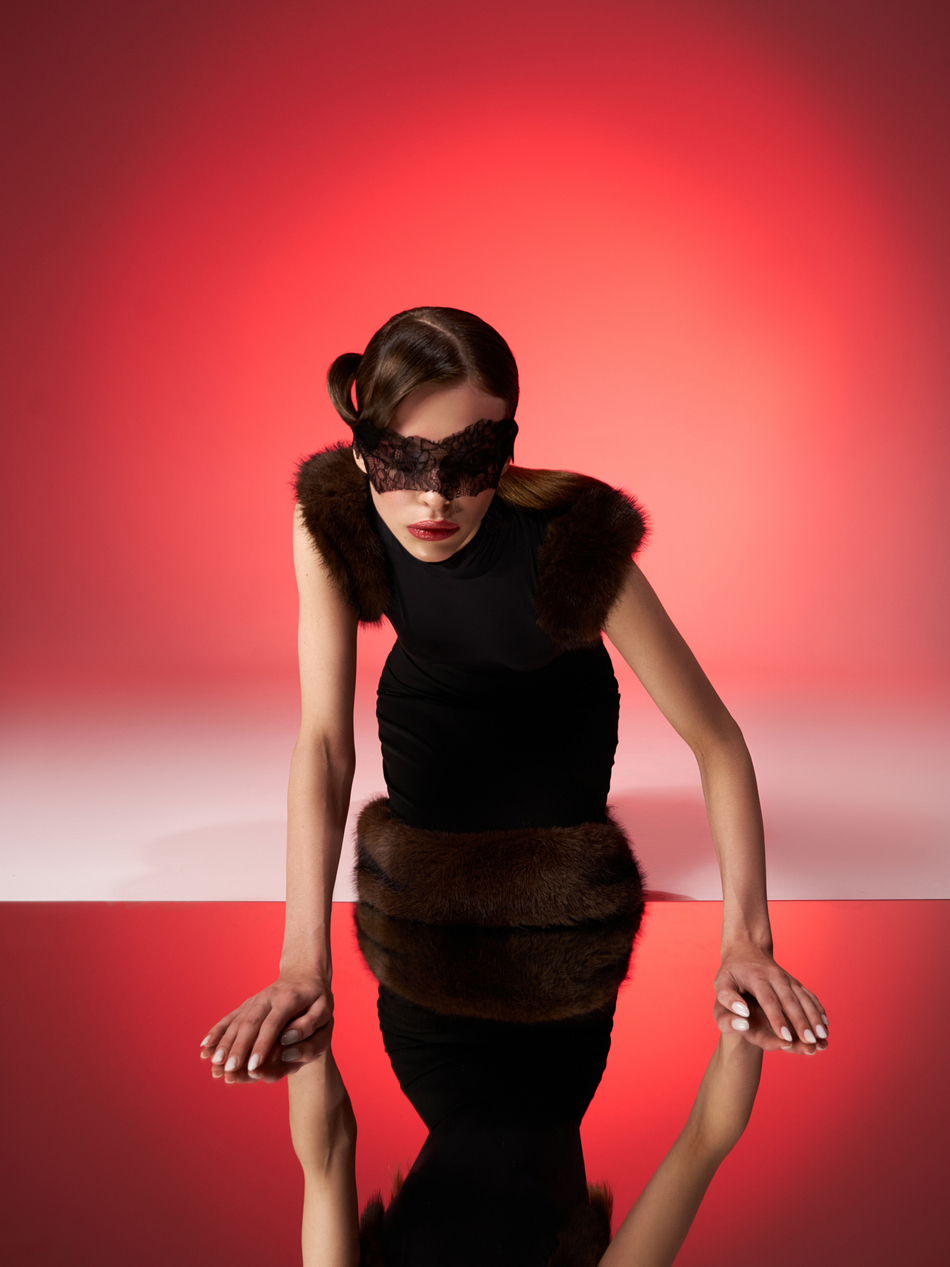 Боди с меховыми рукавами