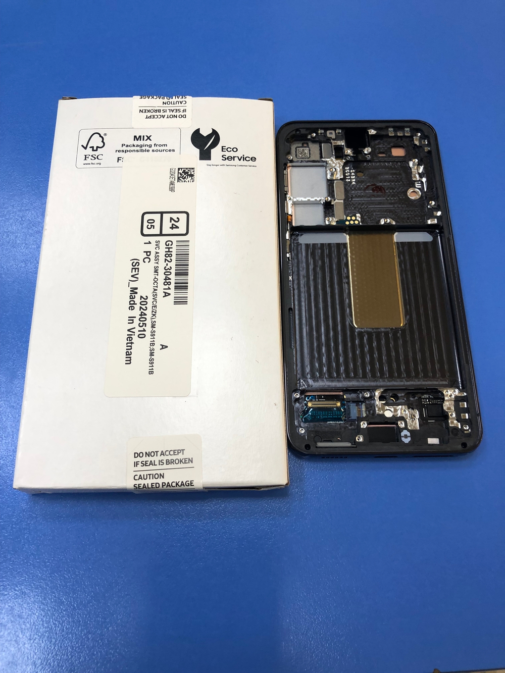 Самсунг S911  Galaxy S23  Дисплей в сборе с тачскрином и рамкой,Черный, Оригинал.
