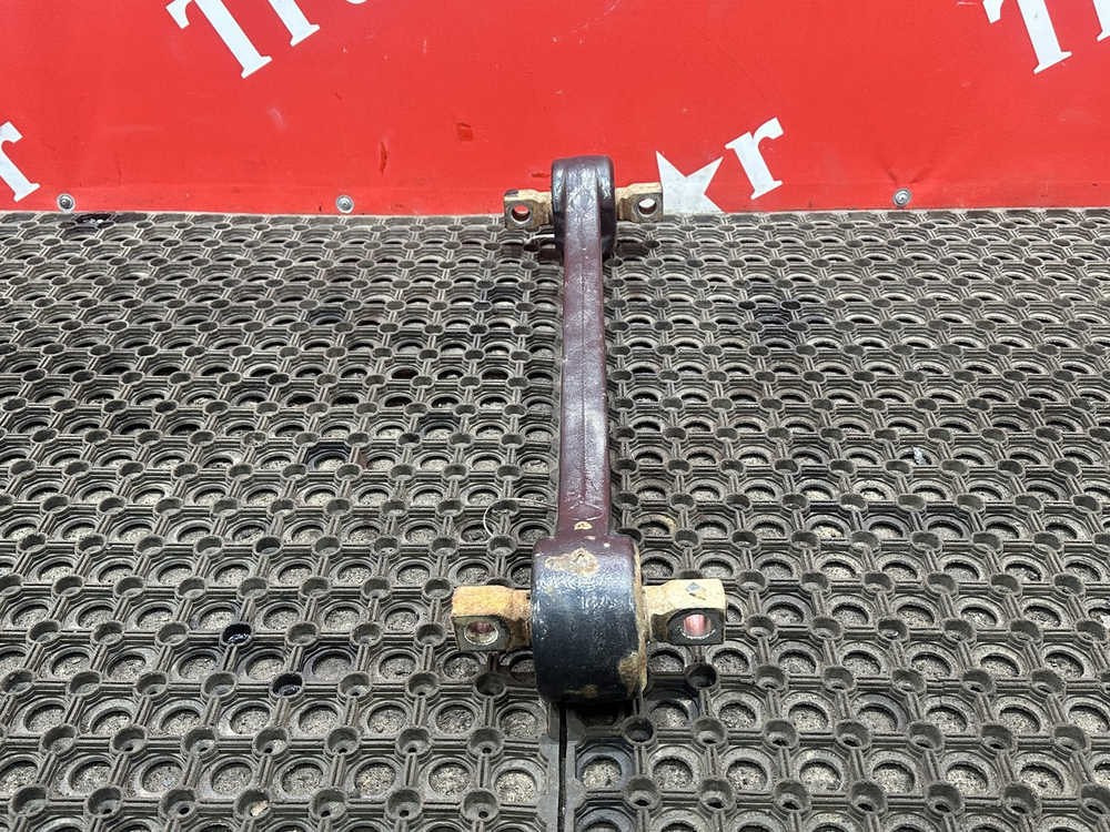 Тяга реактивная задняя