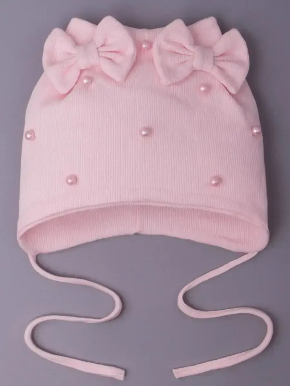 Шапка для девочки осенняя на завязках с бусинами