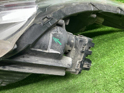 Битая Фара левая Suzuki Swift 4 (10-13) галоген