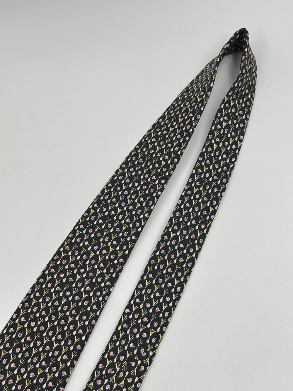 Галстук чёрный «Лук» Salvatore Ferragamo