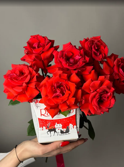 Букет из 7 французских роз с рафаелло