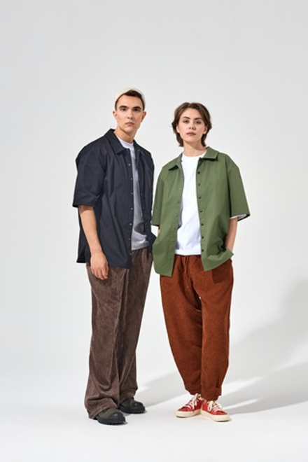 Рубашка унисекс с отложным воротником зеленая, короткий рукав