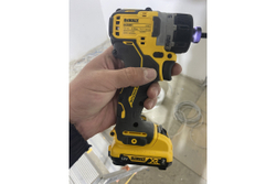 Шуруповерт DEWALT 12 В XR DCF601D2-QW