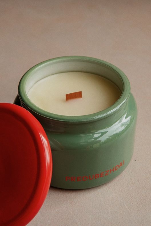 Ароматическая свеча PREKRASNOE DALYOKO, 300 мл / PREDUBEZHDAI