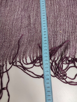 Шарф из вискозы с бахромой