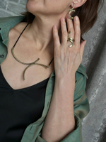 Колье две дуги на черном текстиле, бронза