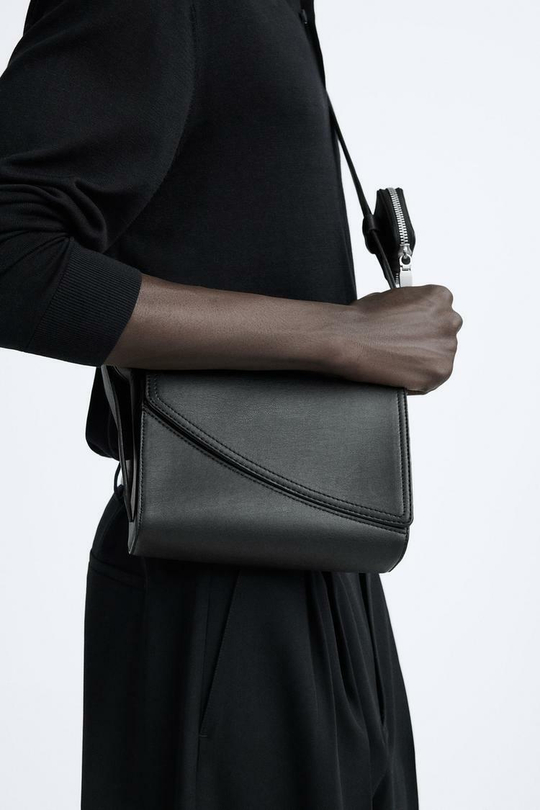 ZARA СУМКА С АСИММЕТРИЧНЫМ КЛАПАНОМ, ЧЕРНЫЙ