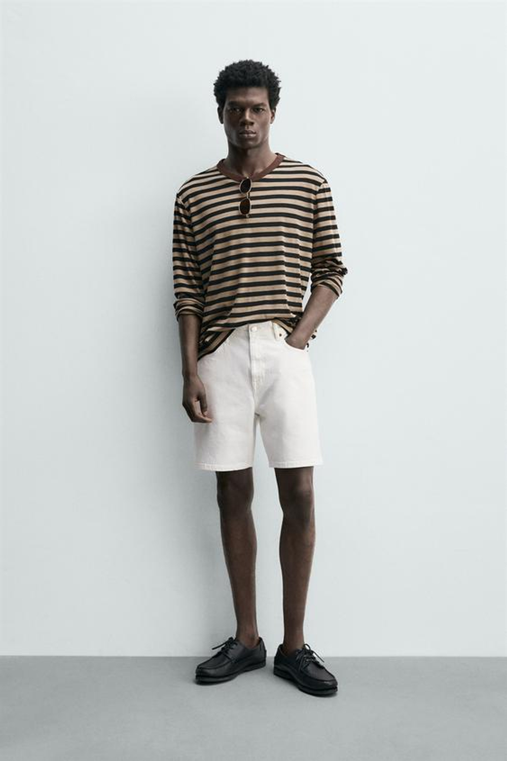 ZARA ДЖИНСОВЫЕ ШОРТЫ REGULAR FIT, БЕЛЫЙ