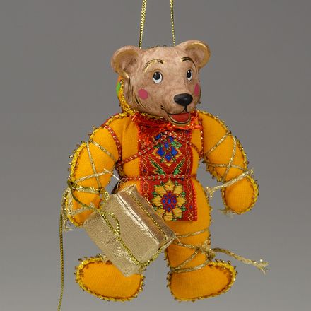 Ёлочная игрушка Медвежонок двухцветный с подарком