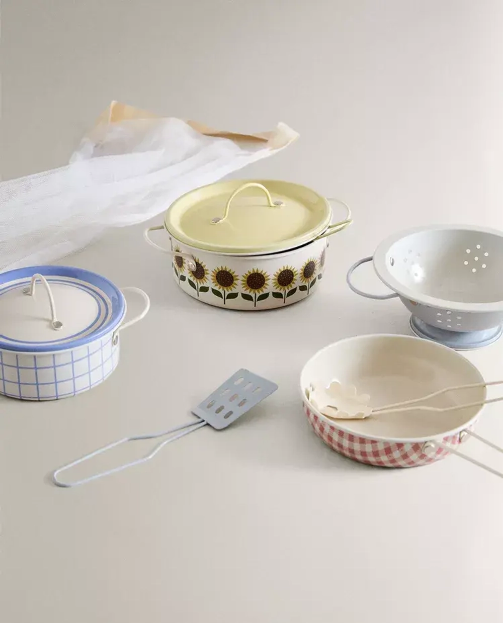 ZARA HOME ДЕТСКИЙ НАБОР ПОСУДЫ, РАЗНОЦВЕТНЫЙ