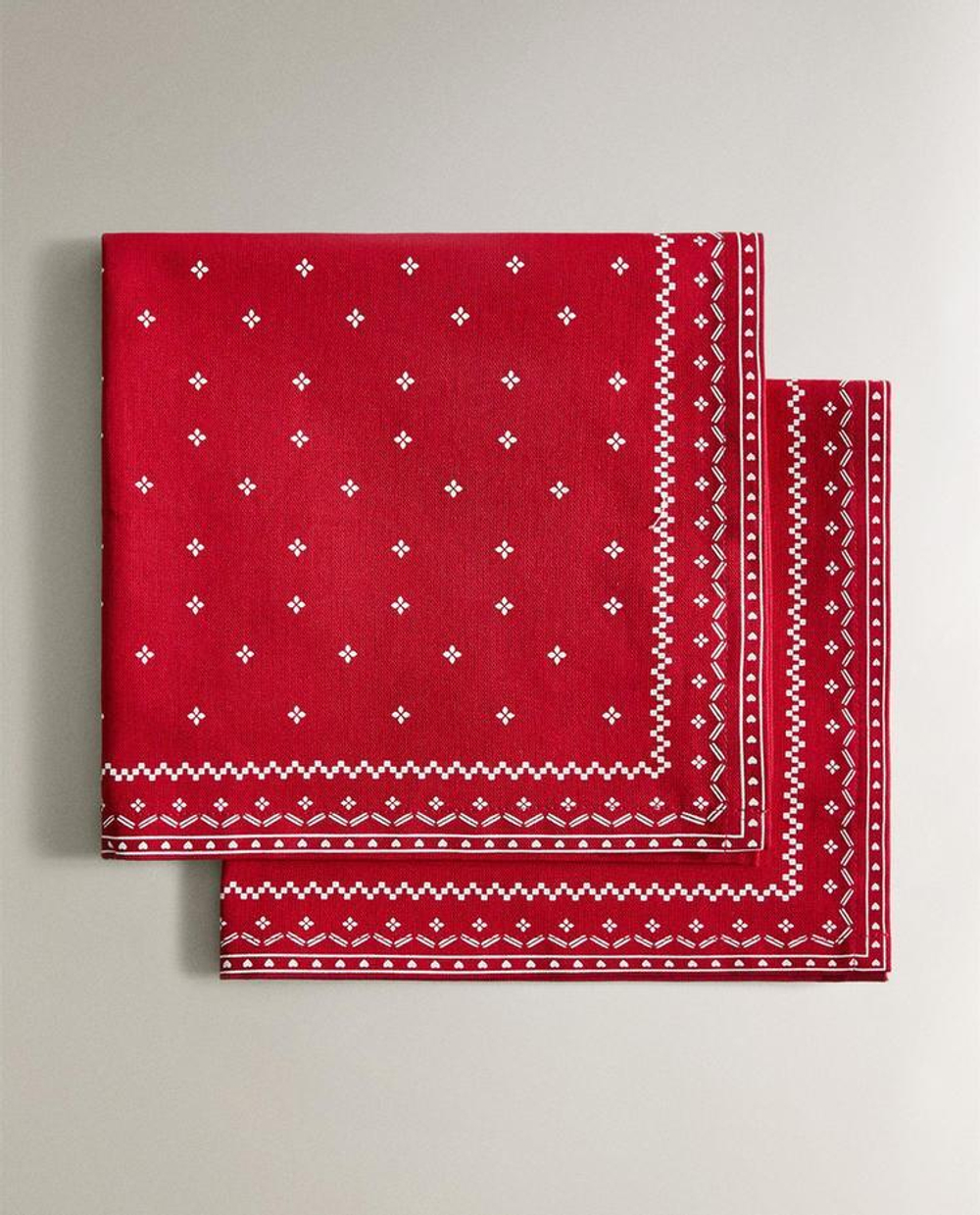 ZARA HOME КУХОННЫЕ ПОЛОТЕНЦА С КОНТРАСТНЫМ РОЖДЕСТВЕНСКИМ ПРИНТОМ (НАБОР ИЗ 2 ШТ.), КРАСНЫЙ