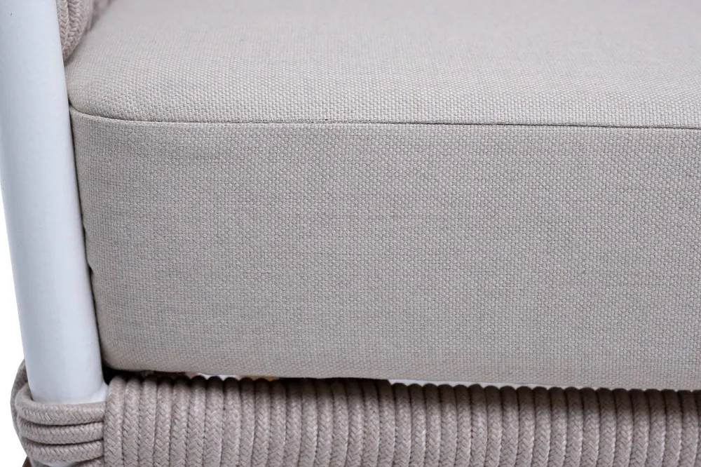 "Диего" кресло плетеное из роупа, основание дуб, каркас алюминий светло-серый (RAL7035) муар, роуп бежевый круглый, ткань бежевая 052