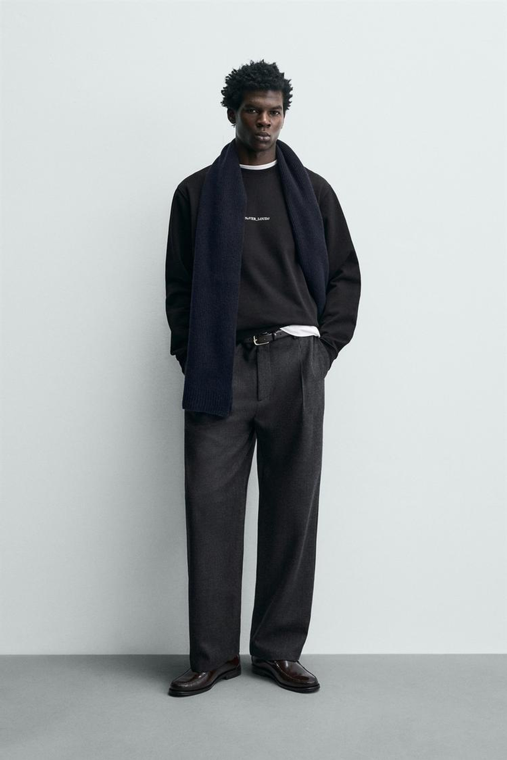 ZARA ТОЛСТОВКА КЛАССИЧЕСКОГО КРОЯ С ПРИНТОМ, ЧЕРНЫЙ