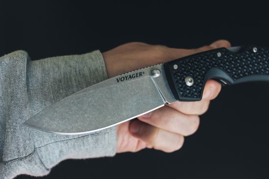 Складной нож Cold Steel 29AB Voyager Large Drop Plain Edge c клинком из стали AUS-10A, рукоять Grivory (Griv-Ex)