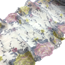 Вышивка на сетке серая с цветами 25 см