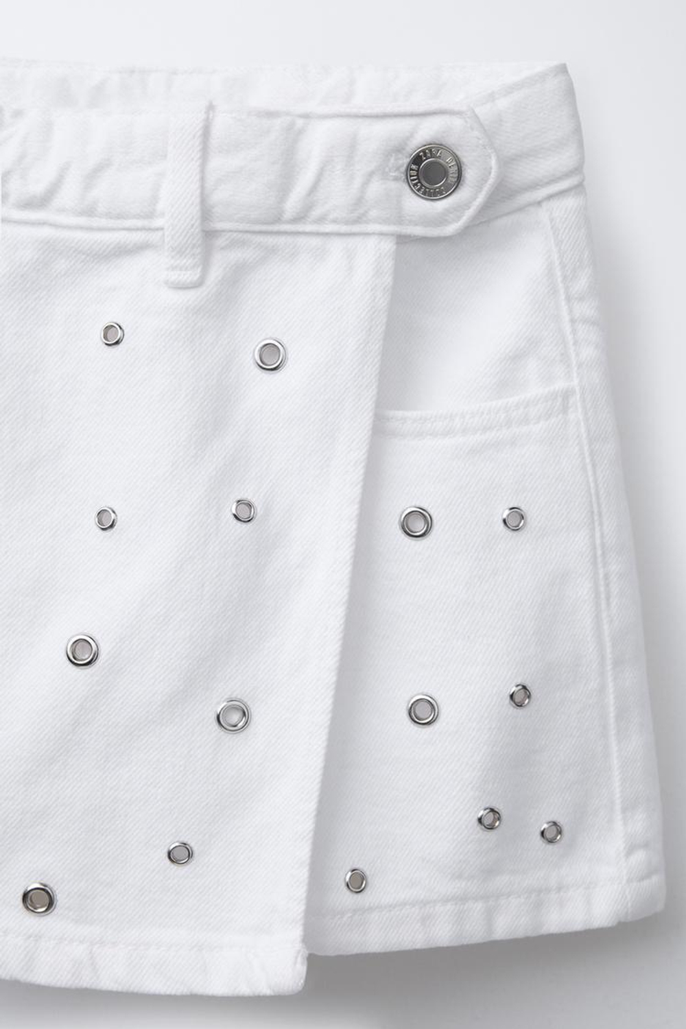 ZARA ЮБКА-ШОРТЫ С ЛЮВЕРСАМИ, БЕЛЫЙ