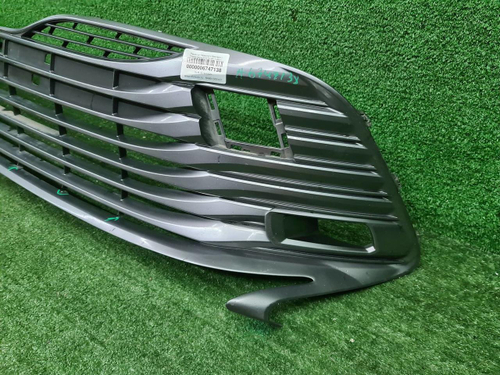 Решетка переднего бампера Toyota Camry xv70 17-21