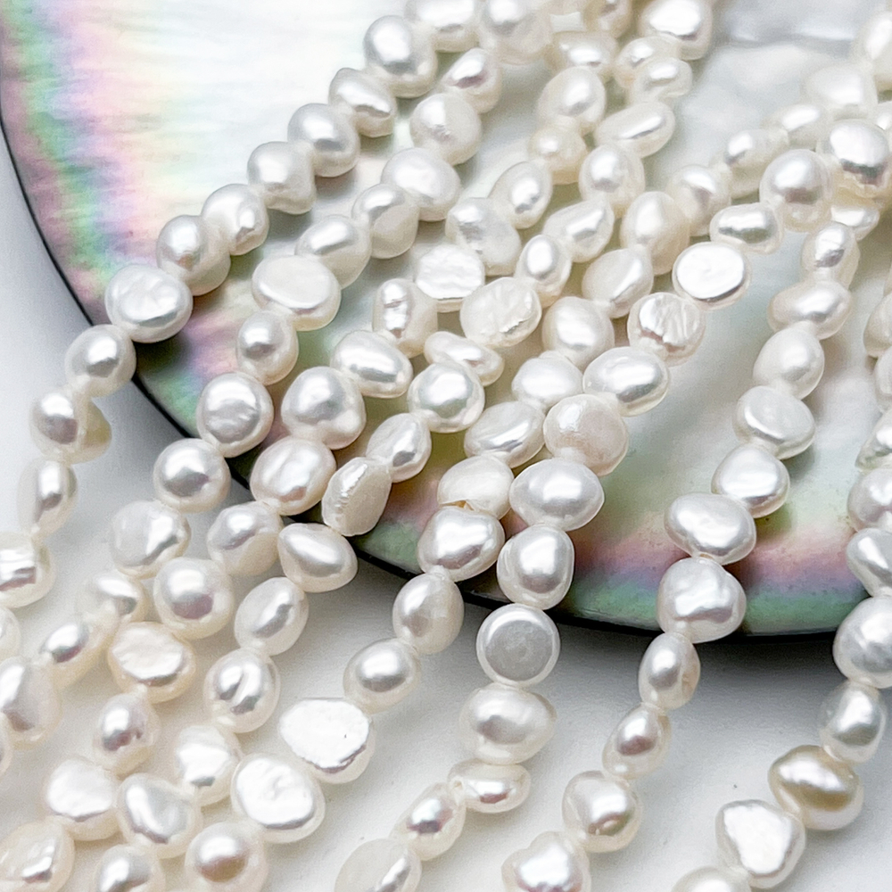 Жемчуг бусины, размер около 4-4,5 мм, цена за нить 35 см