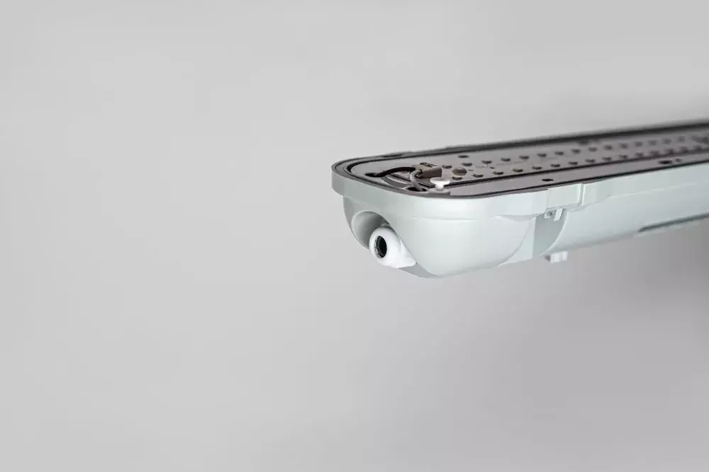 Светильник LED ДСП Айсберг 58W-7250Лм IP65 5000К прозрачн. с БАП 1ч 1200х85х80мм vs1411-58-tr-5k-Li1h