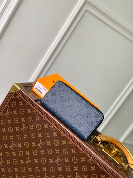 Louis Vuitton Zippy Vertical Wallet