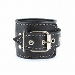 Чёрные кожаные наручники с крупной строчкой (Цвет: черный)