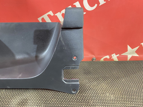 Накладка корпуса подножек левая