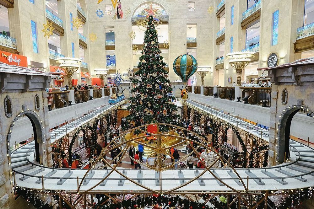 Светодинамическая елка ствольная - встроенная гирлянда: Теплый свет - "Таежная" от 11 до 21 м